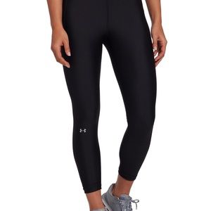 Under Armour black ankle crop leggings